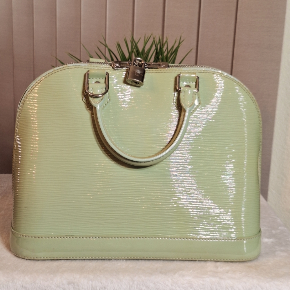 Louis Vuitton Epi Alma MM